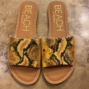 (140) NEW Women’s Brown with Black Snakeskin Beach Sandals by Matisse. Size 9M